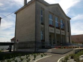 Abords de la mairie 