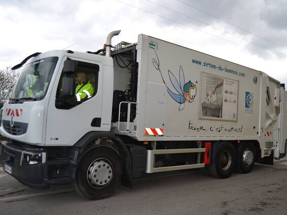 Camion de ramassage des ordures ménagères - SIRTOM