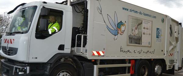 Camion de ramassage des ordures ménagères - SIRTOM